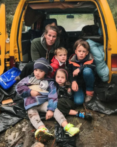 MILLIONAIRE FINDS OUT HIS DAUGHTER AND GRANDCHILDREN HAVE BEEN LIVING IN A CAR FOR YEARS