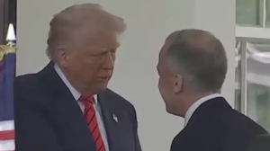Lip Reader Uncovers Trump’s Blunt Cue to Canada’s New PM Mark Carney at White House Welcome