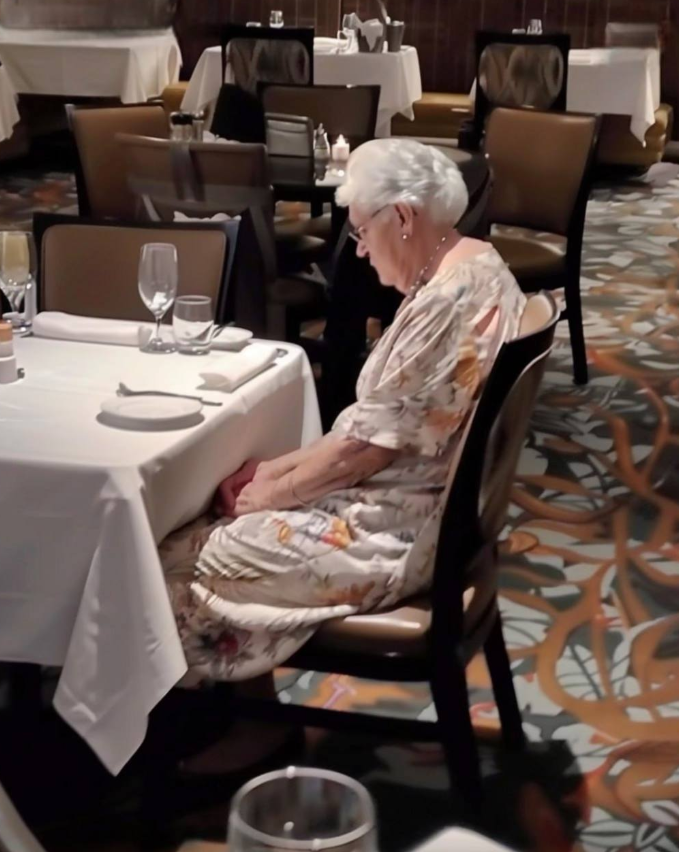 MY FAMILY LEFT MY GRANDMA ALONE AT THE RESTAURANT TO DITCH THE CHECK—TOO BAD THEY MESSED WITH THE WRONG GRANDDAUGHTER