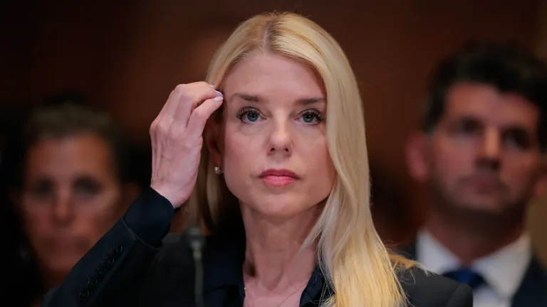 AG Pam Bondi Warns Creator of Anti-ICE App, Criticizes CNN for Promotion