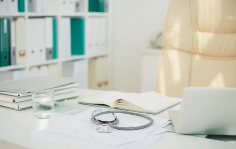When Family Loyalty Became Family Silence: A Doctor’s Courage Changed Everything