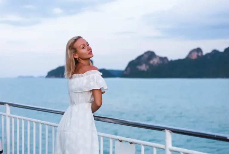 When Family Obligations Clash with Personal Dreams: A Difficult Choice on the High Seas
