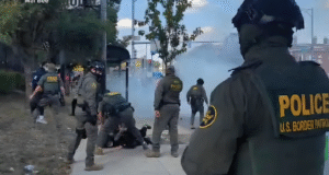 Chicago Police Accused Of Standing Down As Border Agents Surrounded By Violent Mob