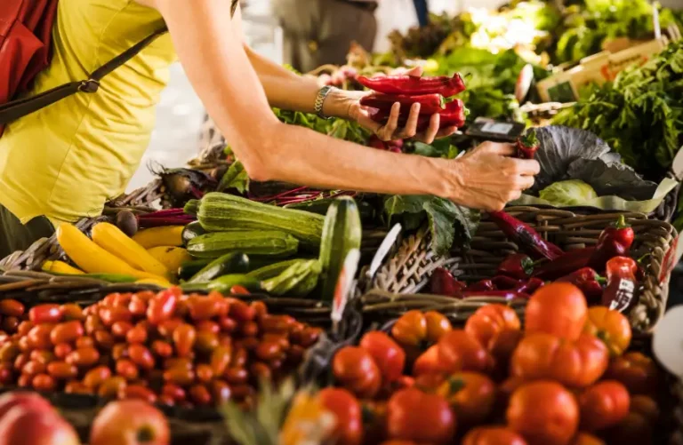 The Vendor Who Begged Police Not to Buy Her Tomatoes: What They Found Inside Changed Everything