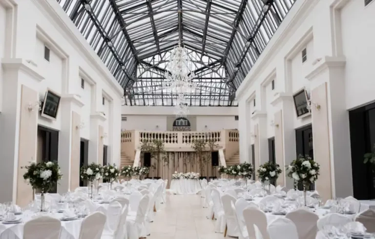 My Parents Called Me ‘Untrustworthy’ and Cut Me Off — 17 Years Later, I Walked Into My Brother’s Wedding in Full Military Uniform, and the Entire Hall Fell Silent