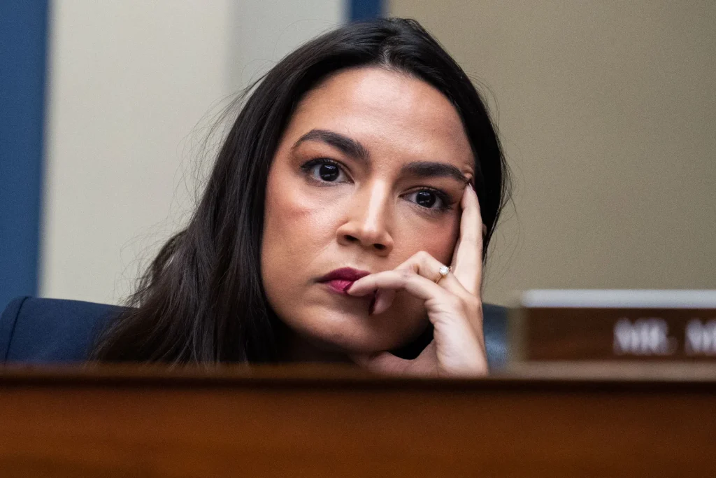 Aoc faces scrutiny over thanksgiving donation appeal that redirected to campaign page