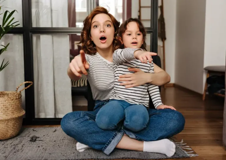 At Dinner, My Daughter Slipped Me a Note That Said, “Pretend You’re Sick and Leave.” I Listened — And Ten Minutes Later, I Understood Why