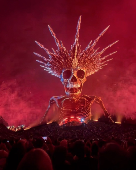 Country star accused of displaying ‘satanic-like ritual’ to audience