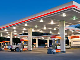 U.S. Records Lowest December Gas Prices Since 2020 as Holiday Travel Peaks