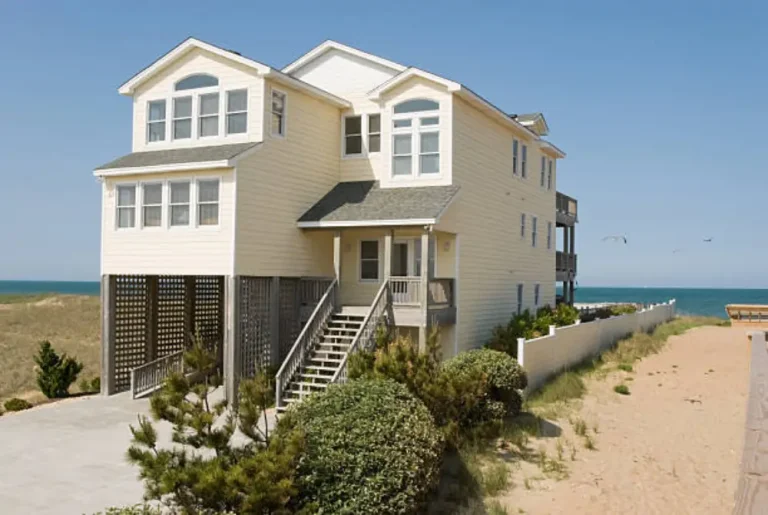 My Family Banned Me From the Reunion—So I Let Them Drive to the Beach House They Didn’t Know I Owned.