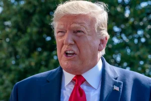 Trump fires back with defiant statement on Kristi Noem as calls grow for her firing