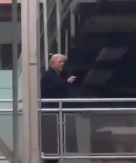 Trump explodes and gives middle finger to heckler during fiery moment