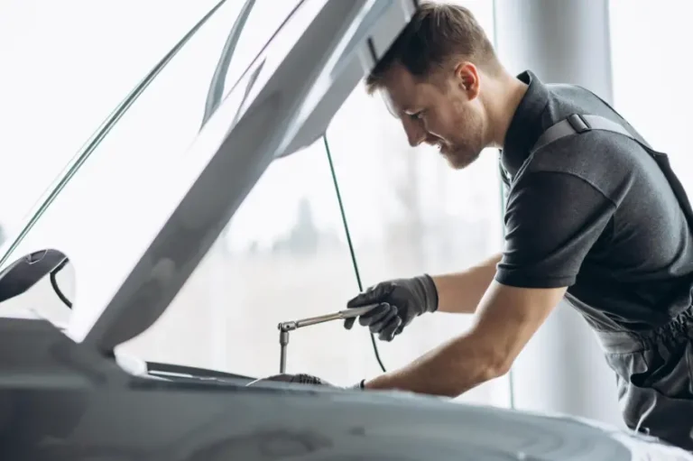 My Girlfriend’s Parents Hated Me— Until the Woman I Once Helped Walked In