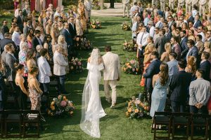 My Sister Seated Me Alone Behind a Pillar at Her Wedding— Until a Stranger Reached for My Hand