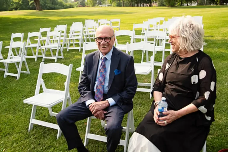 They Seated Me in the Last Row Like I Didn’t Matter. The Man Next to Me Owned Their “Legacy.”