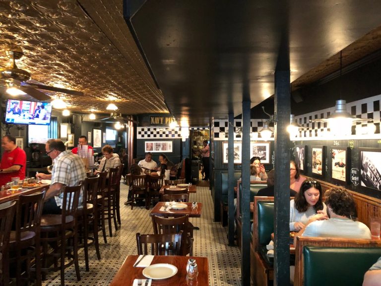 Beloved 83-year-old restaurant chain closes 100 locations amid rising Chipotle competition