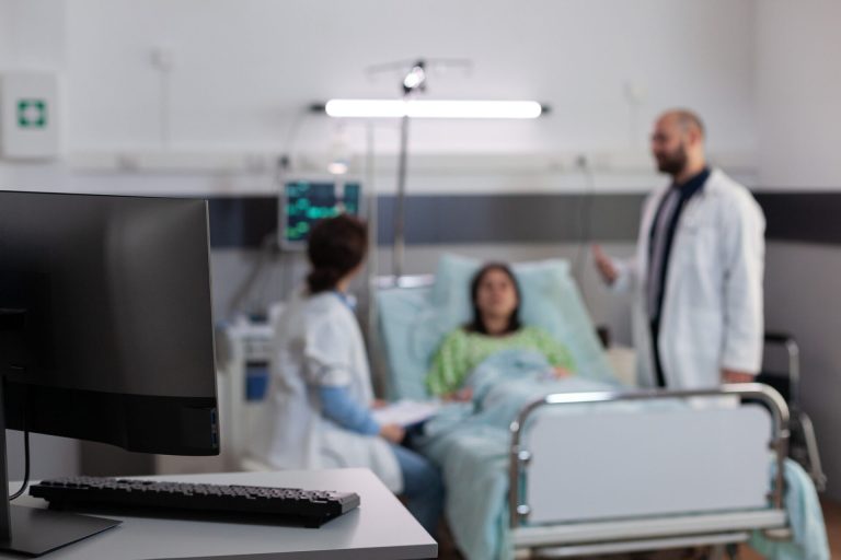 She Arrived at the Hospital Alone but What the Doctor Saw After the Birth Left Him in Tears