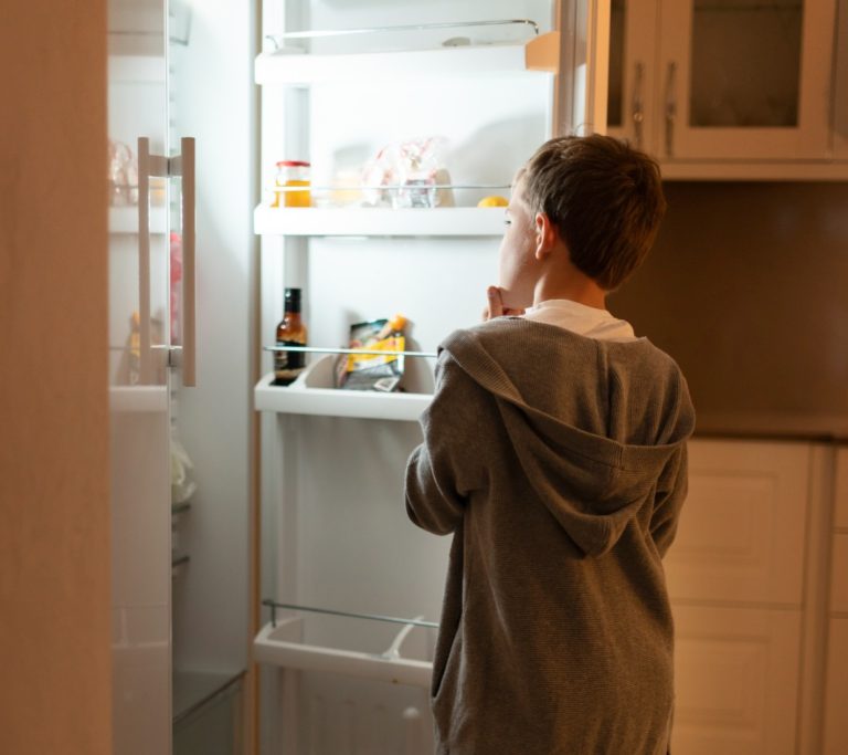 “My Dad Asked Why the Fridge Was Empty — Then My Husband Said One Sentence That Changed Everything”