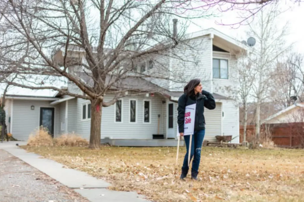 “My Parents Gave My Sister $560,000 and Called Me a Failure — Two Years Later, She Drove Past My Property and Panicked”