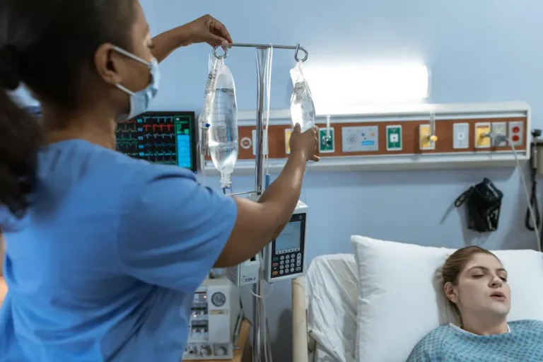 She Walked Into The Hospital Alone Until Everything Changed